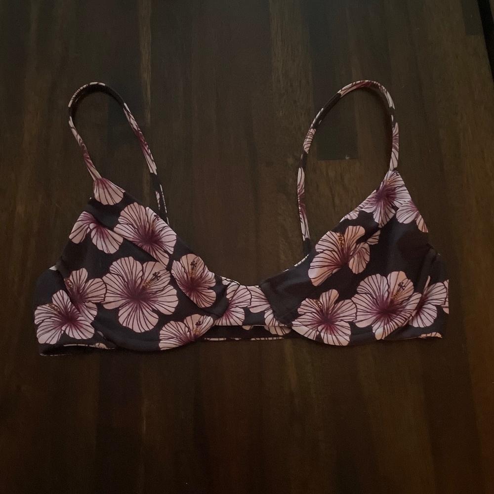Benoa outrigger shea top